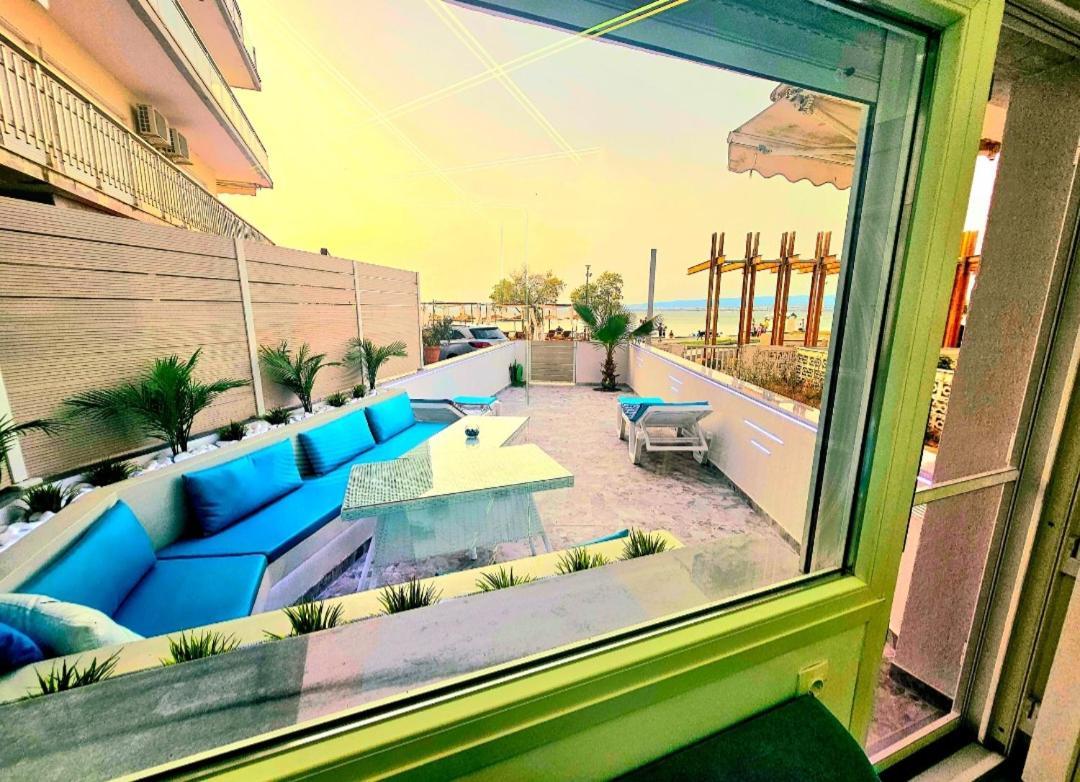 Sun Sea No 7 First Line Apartment Peraía Екстериор снимка