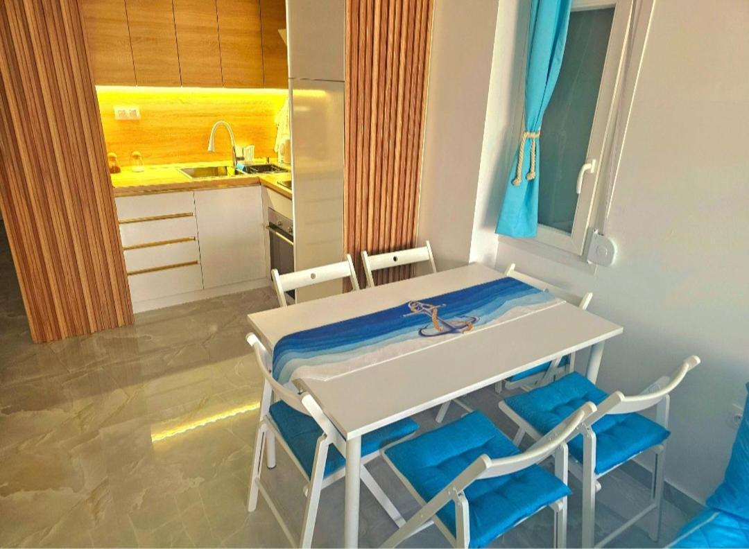 Sun Sea No 7 First Line Apartment Peraía Екстериор снимка